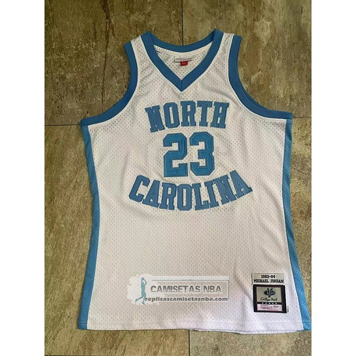 Camiseta NCAA North Carolina Tar Heels Michael Jordan NO 23 Mitchell & Ness 1983-84 Blanco